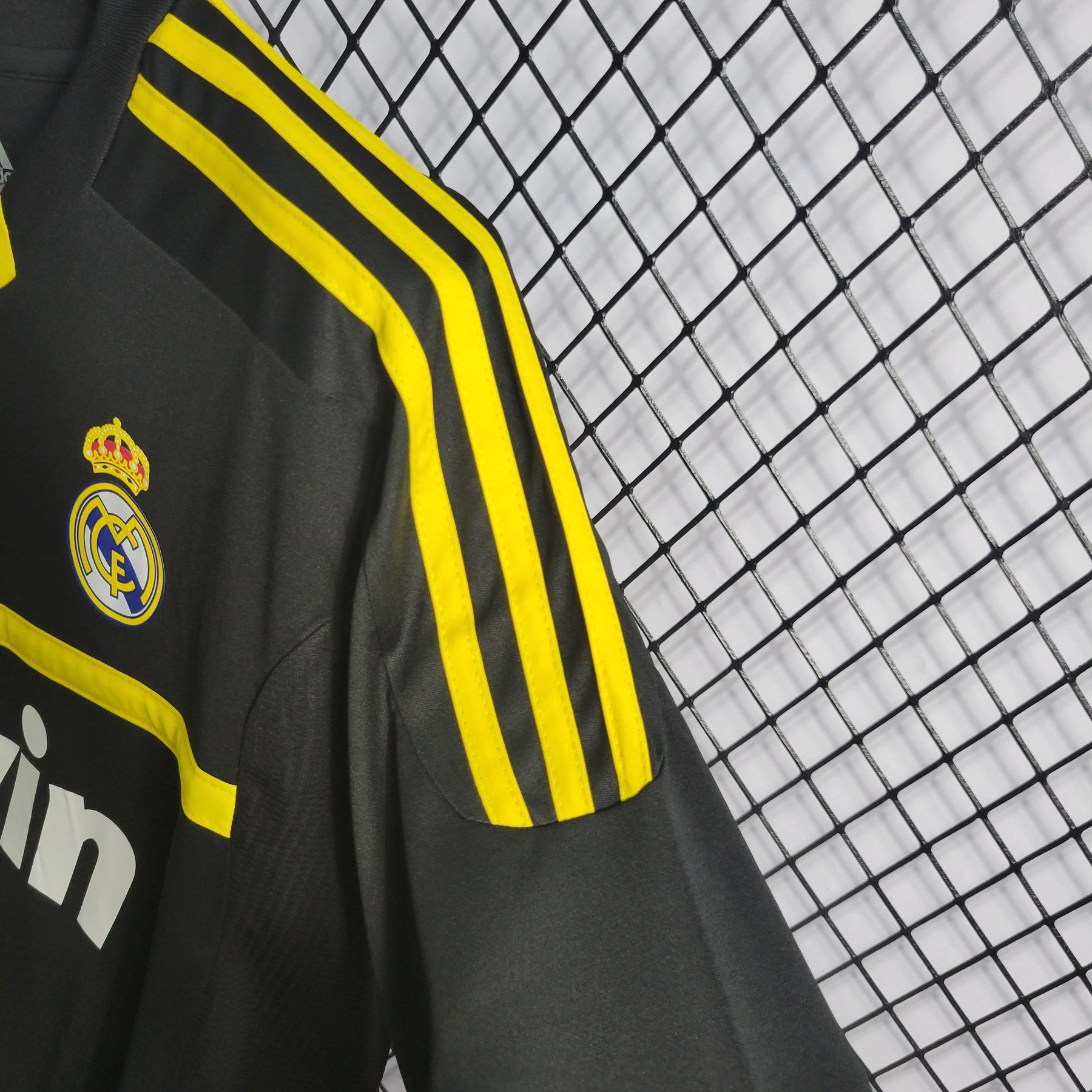 Real Madrid Goalkeeper Jersey Black 11/12 - Retro Version