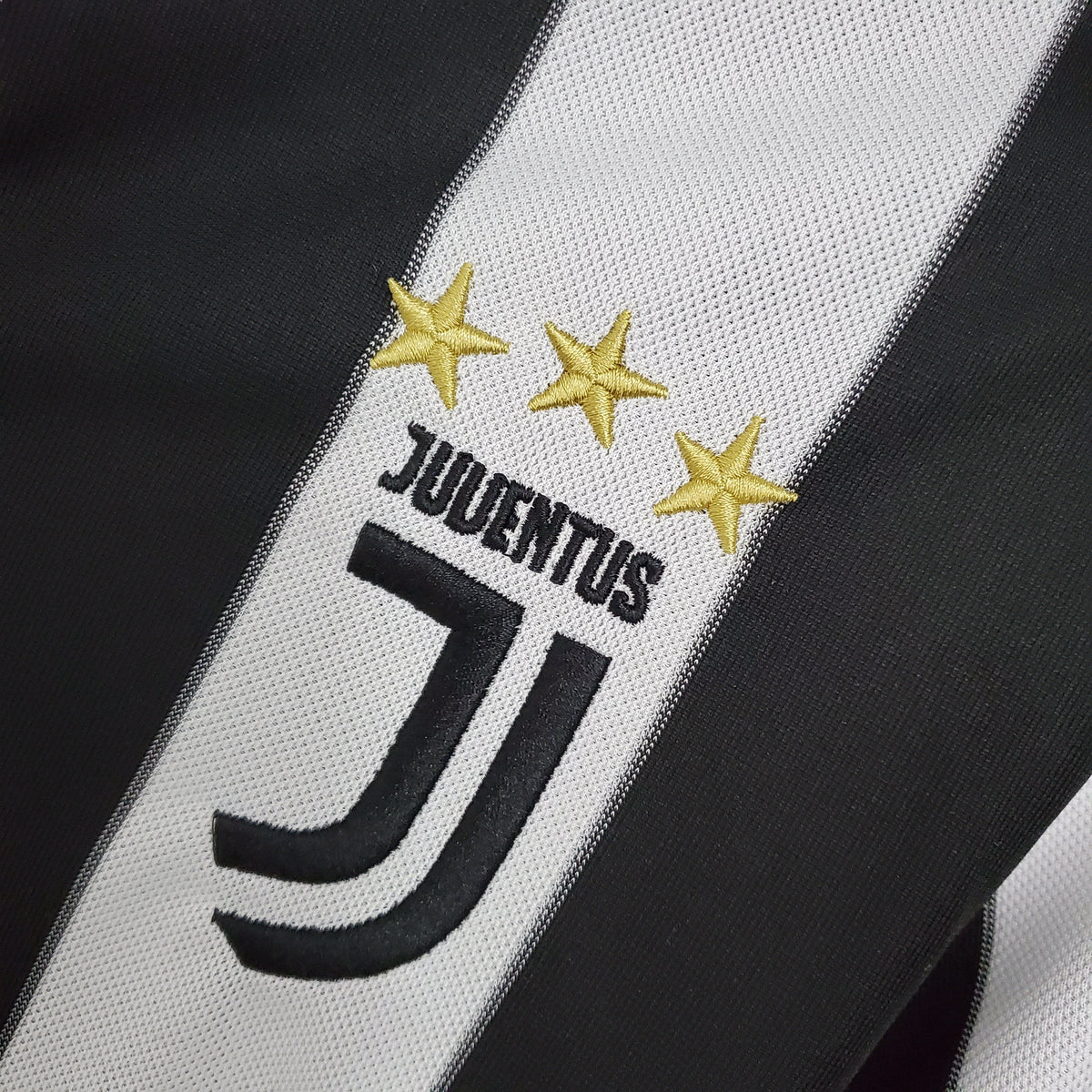 Juventus Home Shirt 17/18 - Retro Version