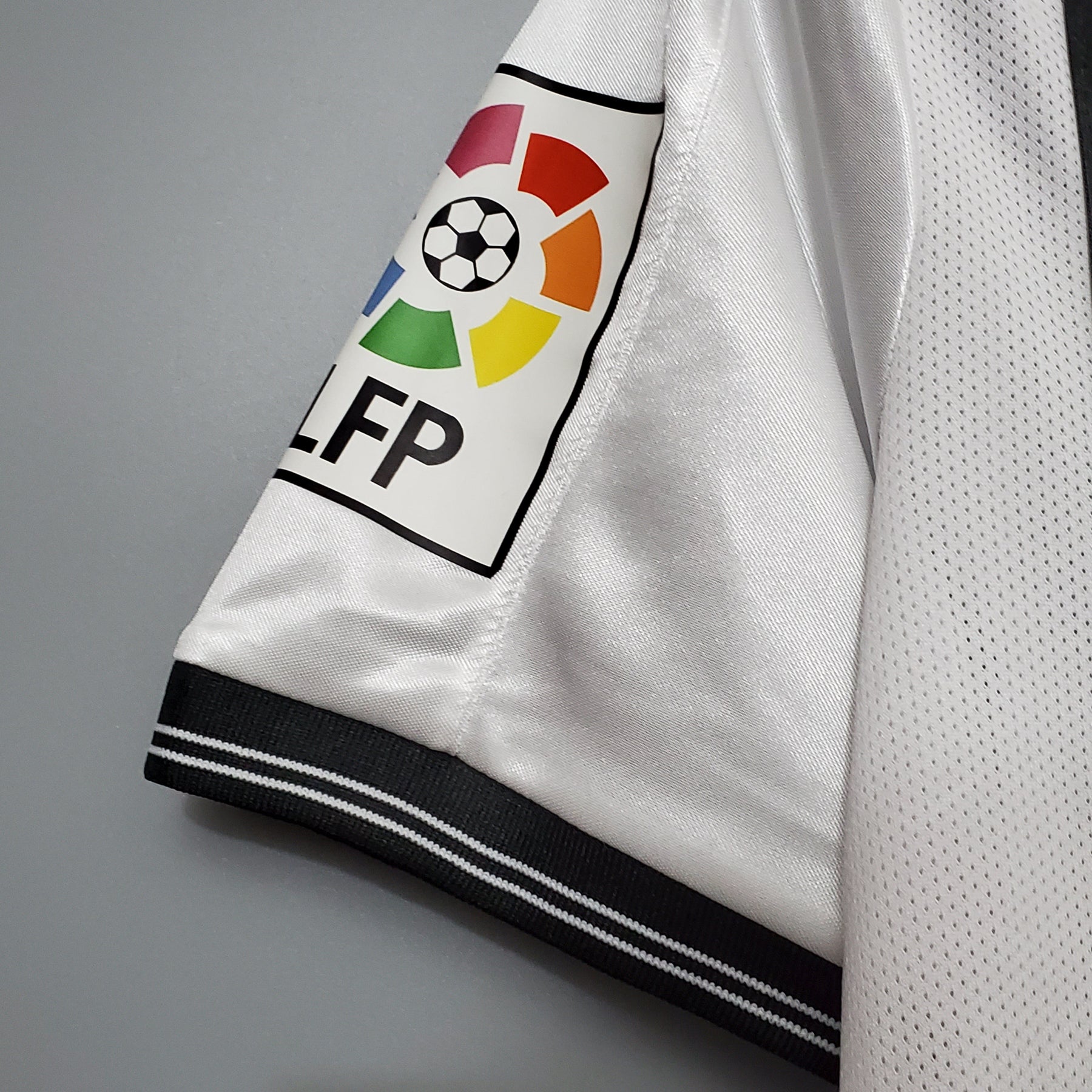 Valencia Home Jersey 01/02 - Retro Version