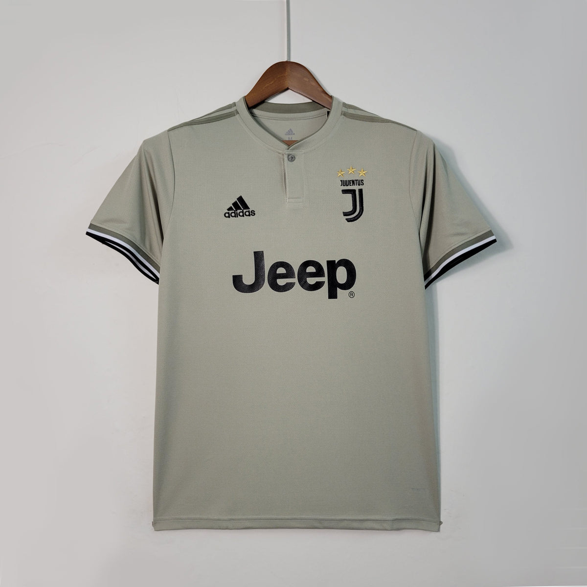 Juventus Reserve Jersey 18/19 - Retro Version