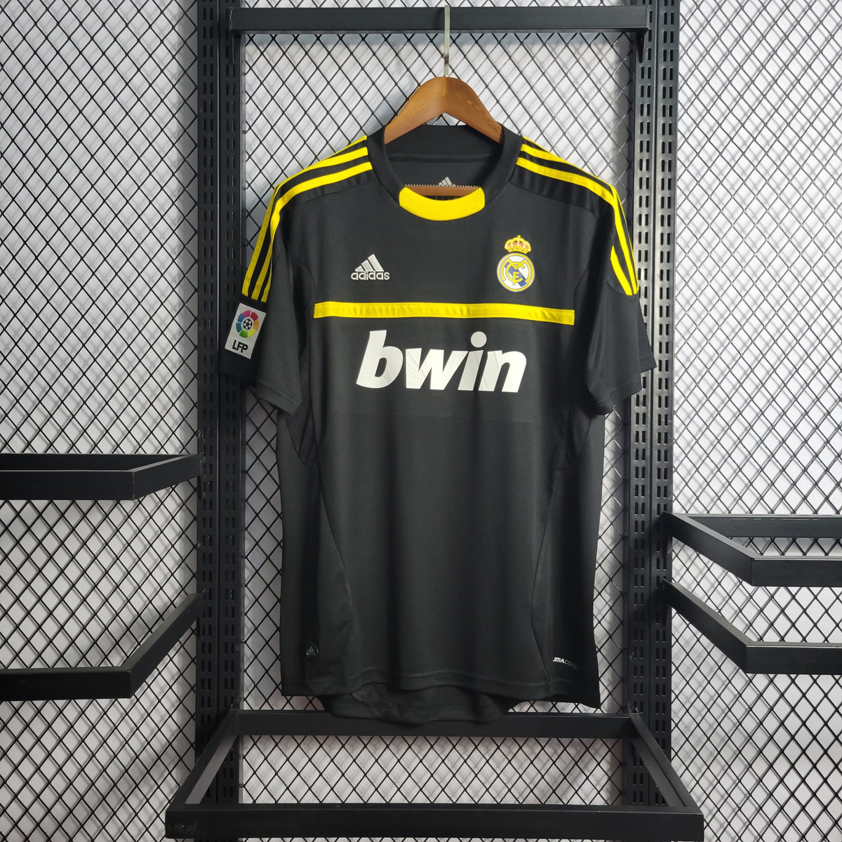 Real Madrid Goalkeeper Jersey Black 11/12 - Retro Version