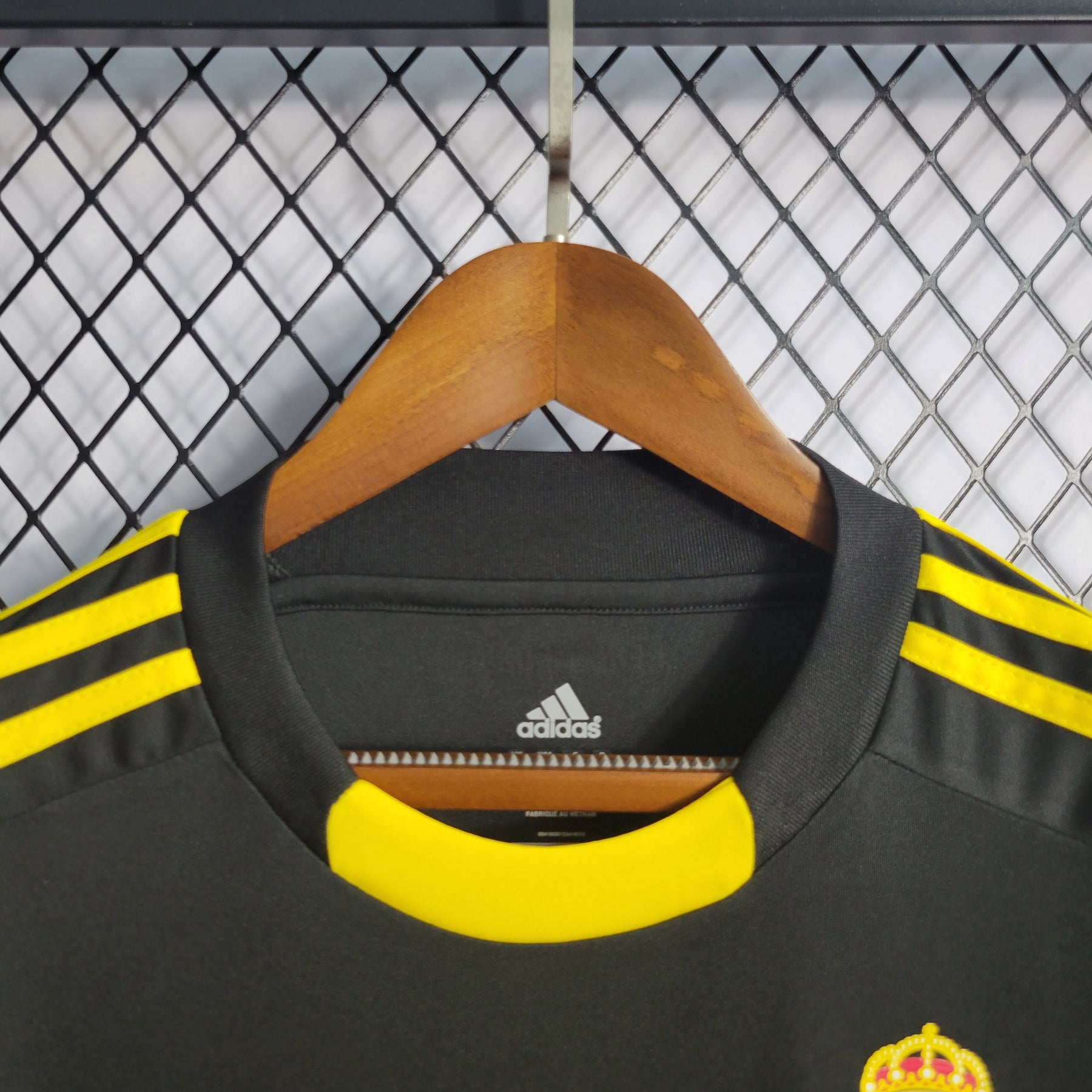 Real Madrid Goalkeeper Jersey Black 11/12 - Retro Version