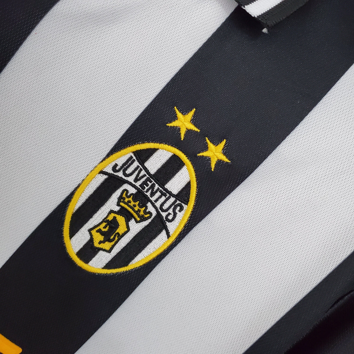 Juventus Home Jersey 01/02 - Retro Version