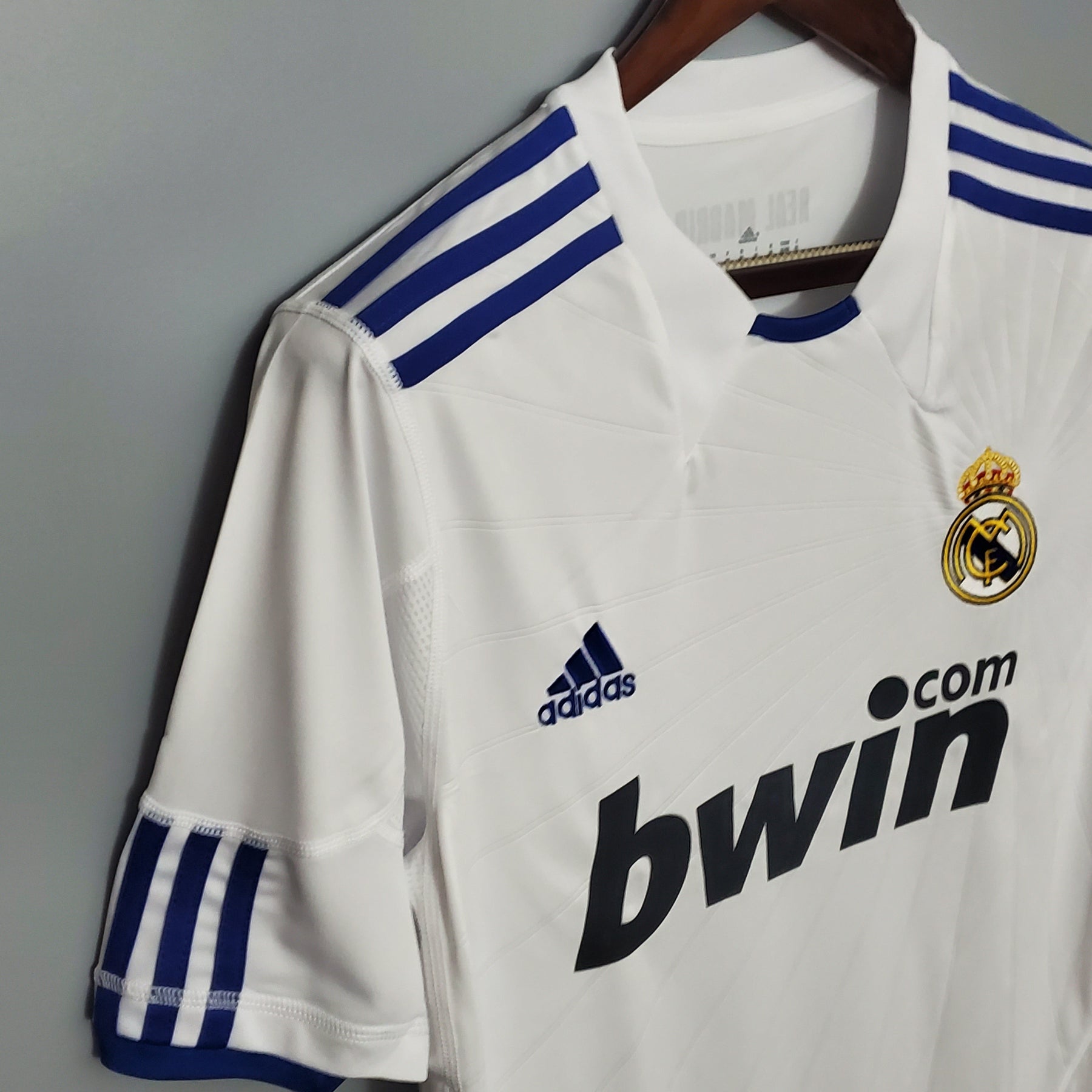 Real Madrid Home Jersey 10/11 - Retro Version