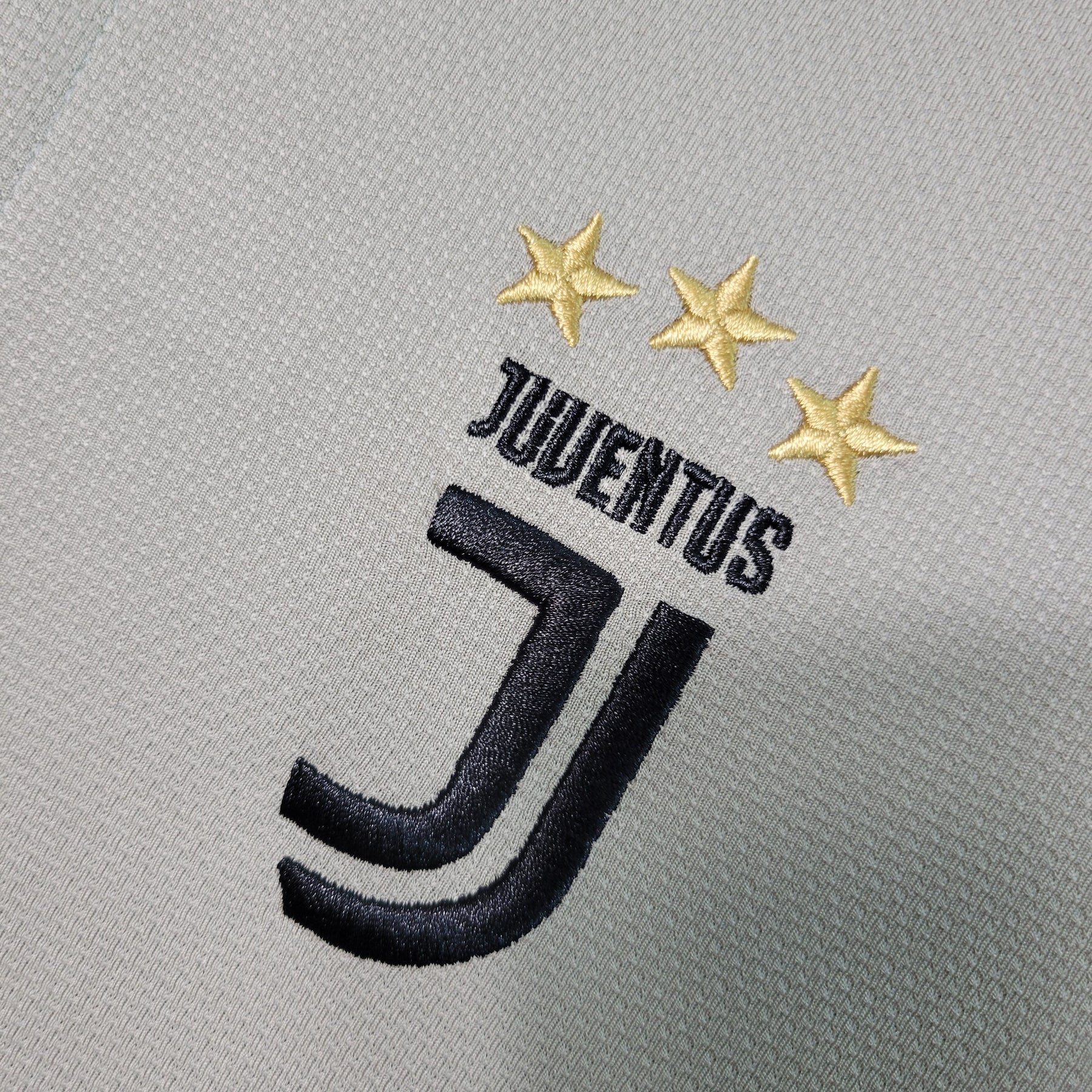 Juventus Reserve Jersey 18/19 - Retro Version