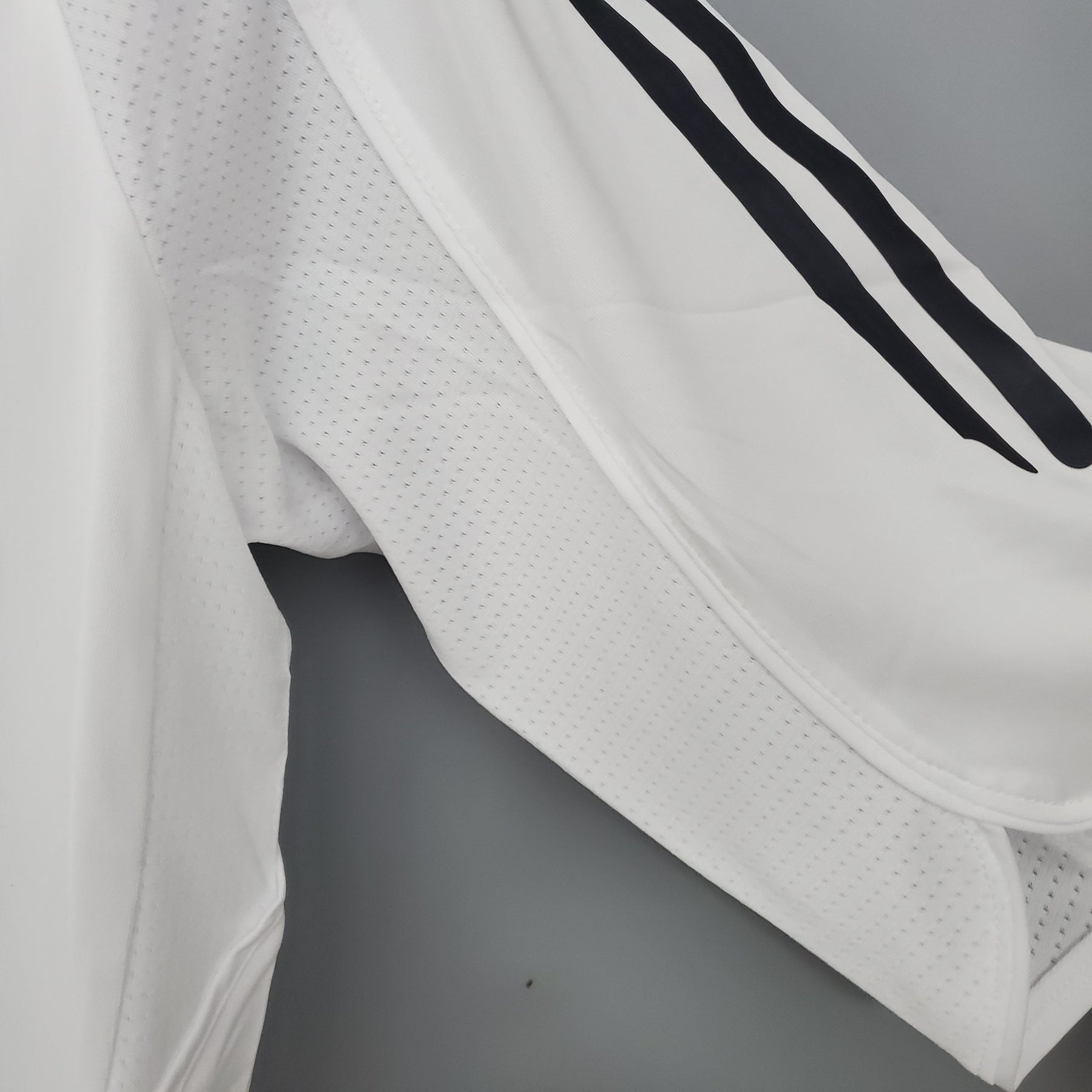 Real Madrid Home Jersey 05/06 - Retro Version